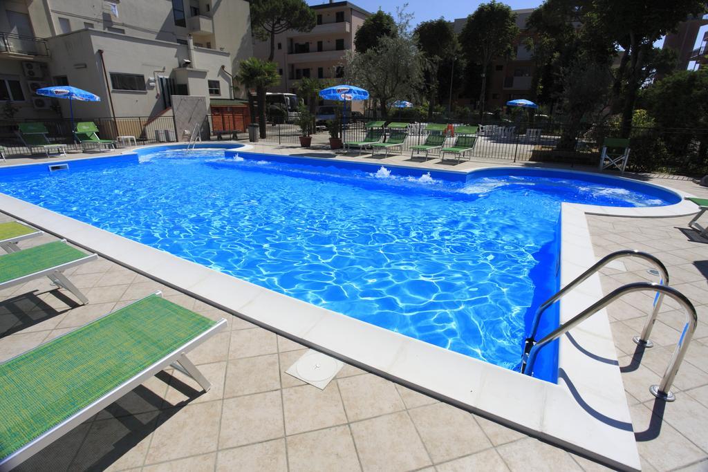Hotel Vannini Rimini Exterior foto